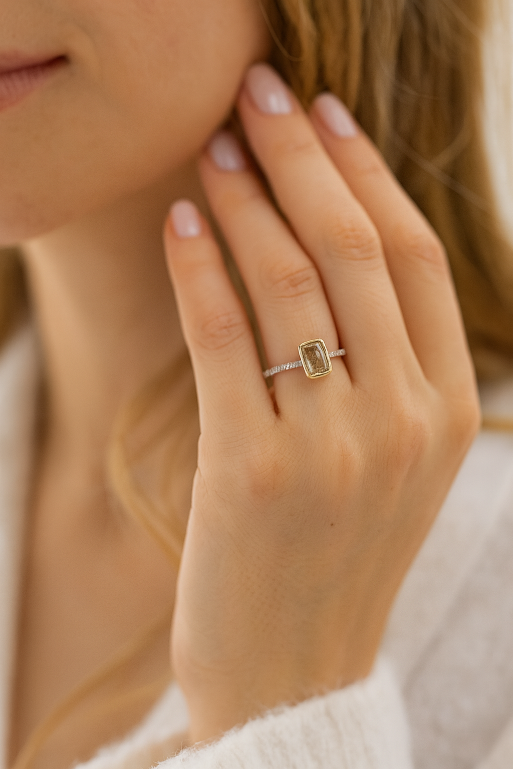 Bague en diamant jaune de forme rectangulaire