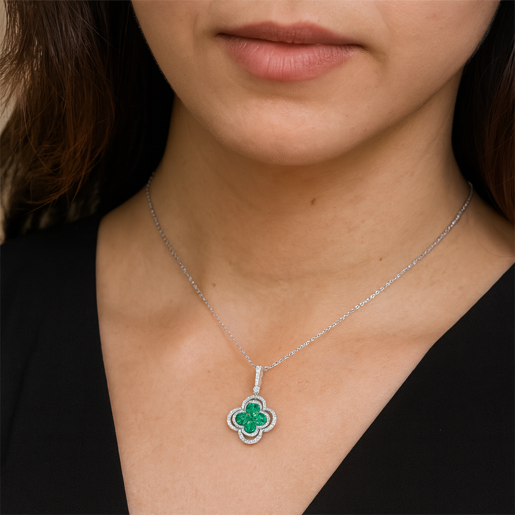 Clover Shaped 18k White Gold With Emeralds