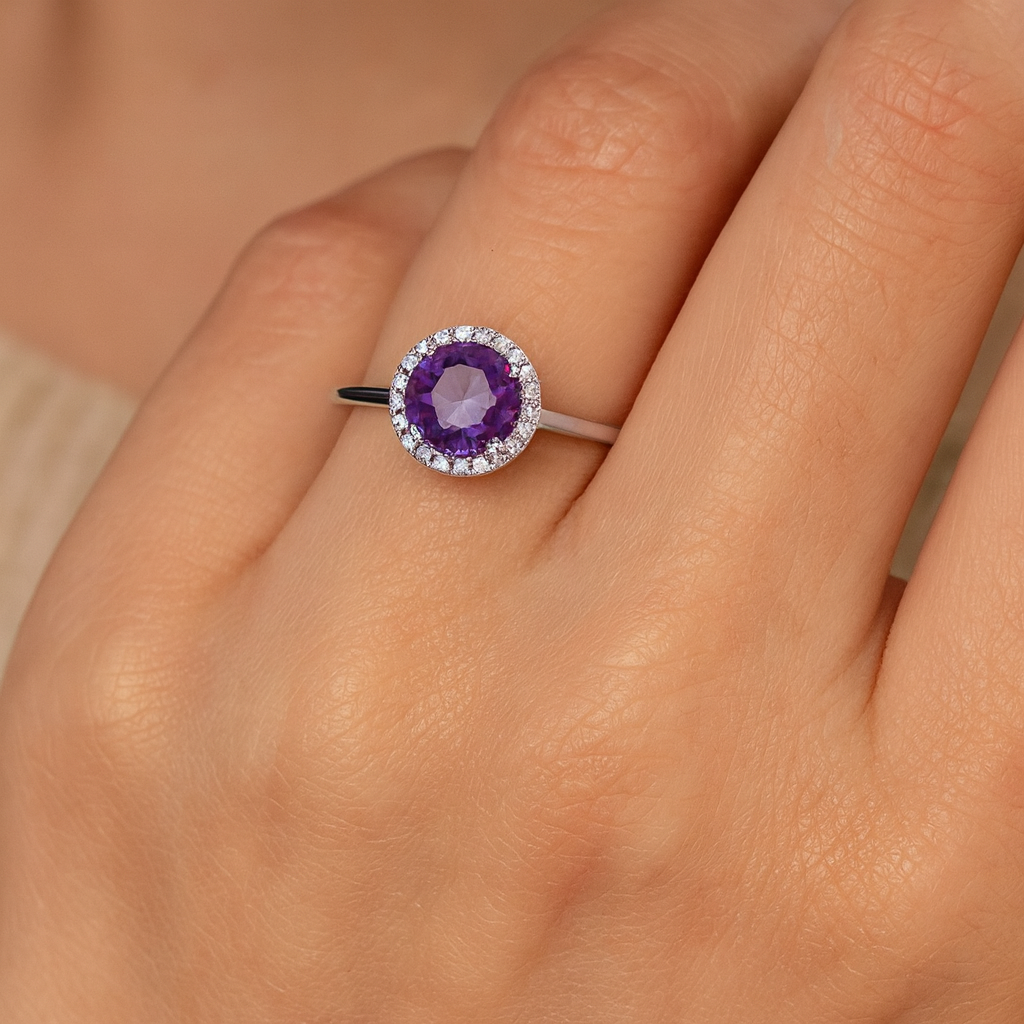 Améthyste avec halo de diamants naturels en or blanc 18 carats