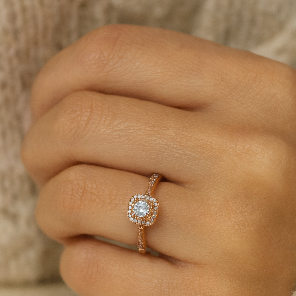 Bague torsadée à double halo en or rose avec diamants