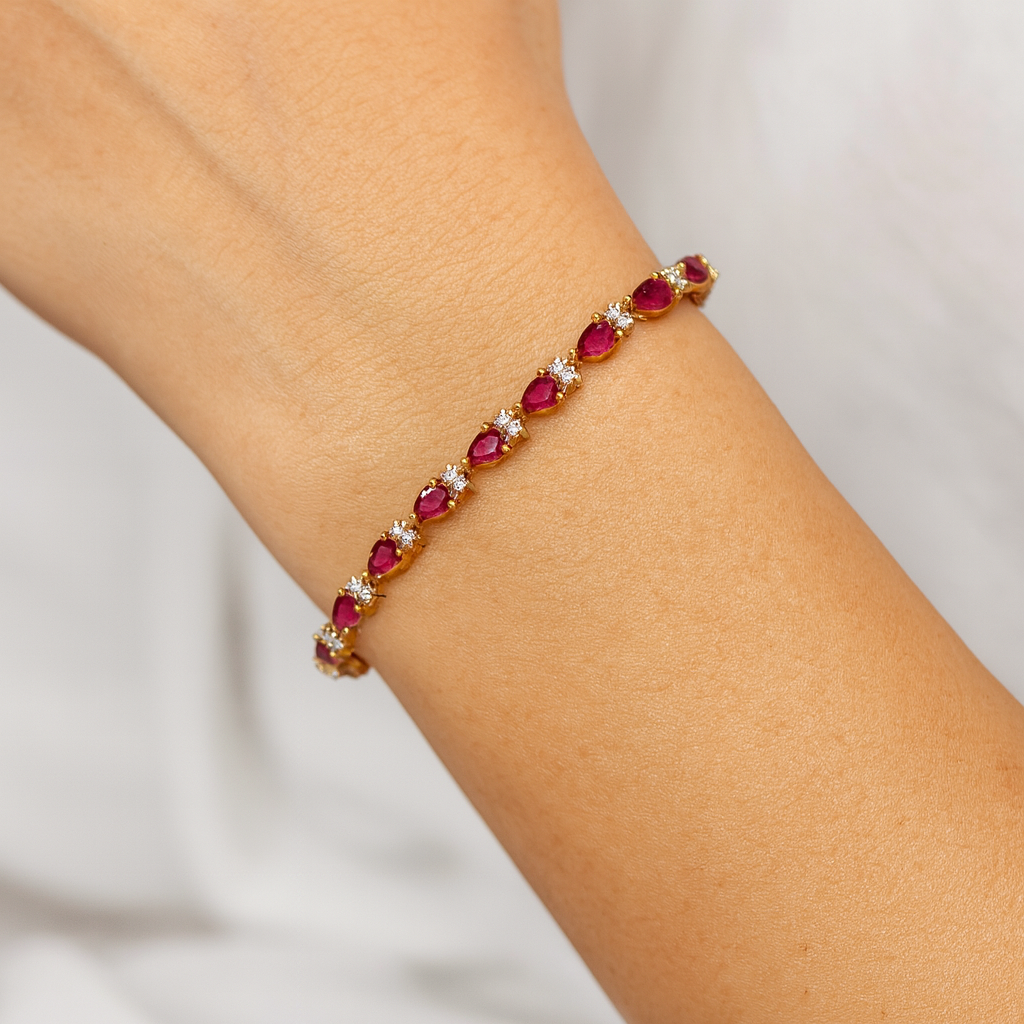 Bracelet en or jaune 14 carats avec rubis et diamants
