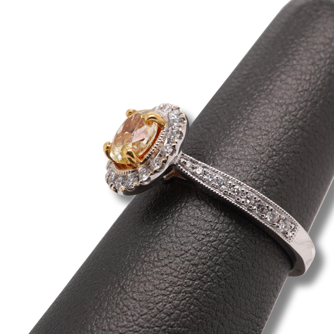 Bague Diamant Jaune Ovale : L'éclat en harmonie