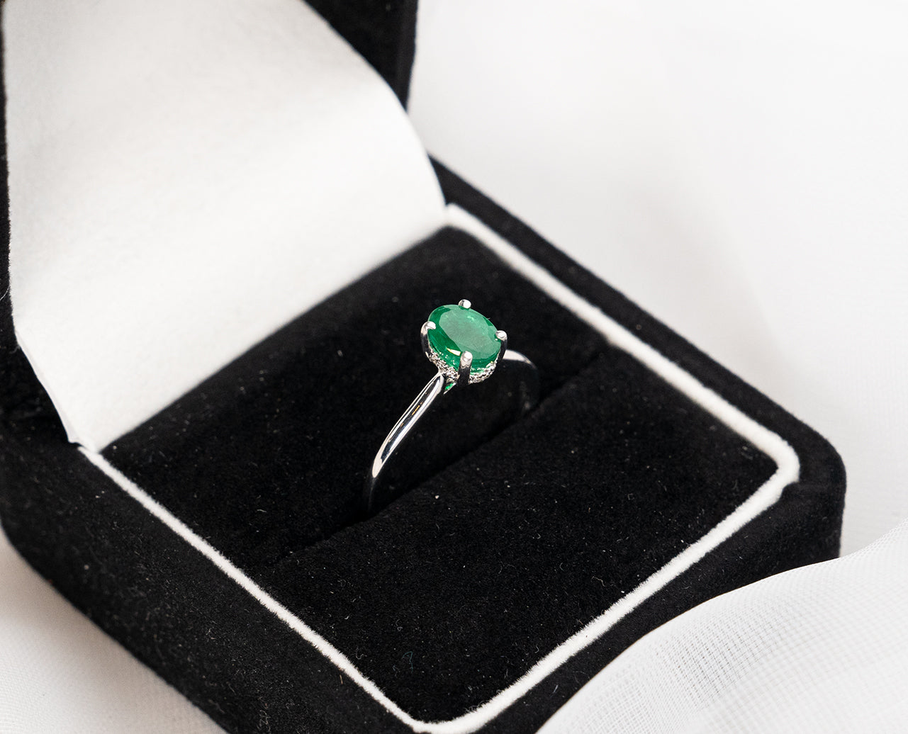 0.91 Carat Oval Natural Green Emerald 0.04ct Diamond Solitaire Engagement Ring