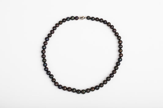 31:Midnight Pearl Necklace with Magnetic Clasp