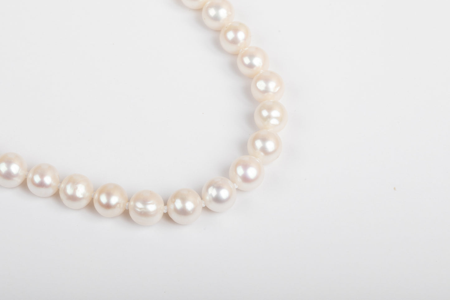 Elegant 9 mm Silver Pearl Necklace With Magnetic Clasp
