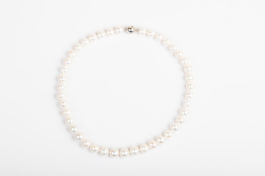 Elegant 9 mm Silver Pearl Necklace With Magnetic Clasp