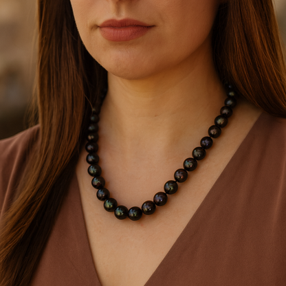 Collier de perles noires de 7 mm avec fermoir magnétique en argent