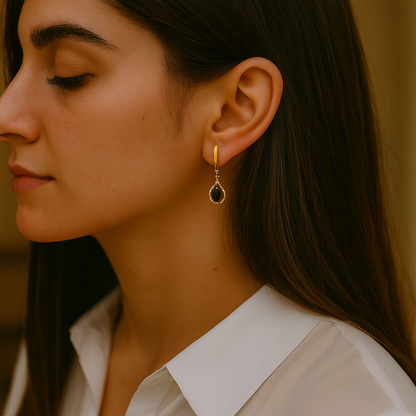 Boucles d'oreilles en or jaune 14 carats avec saphir bleu véritable et diamant blanc de 0,86 carat