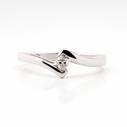 Bague de fiançailles de style tension 14KW avec un diamant de 0,06 ct