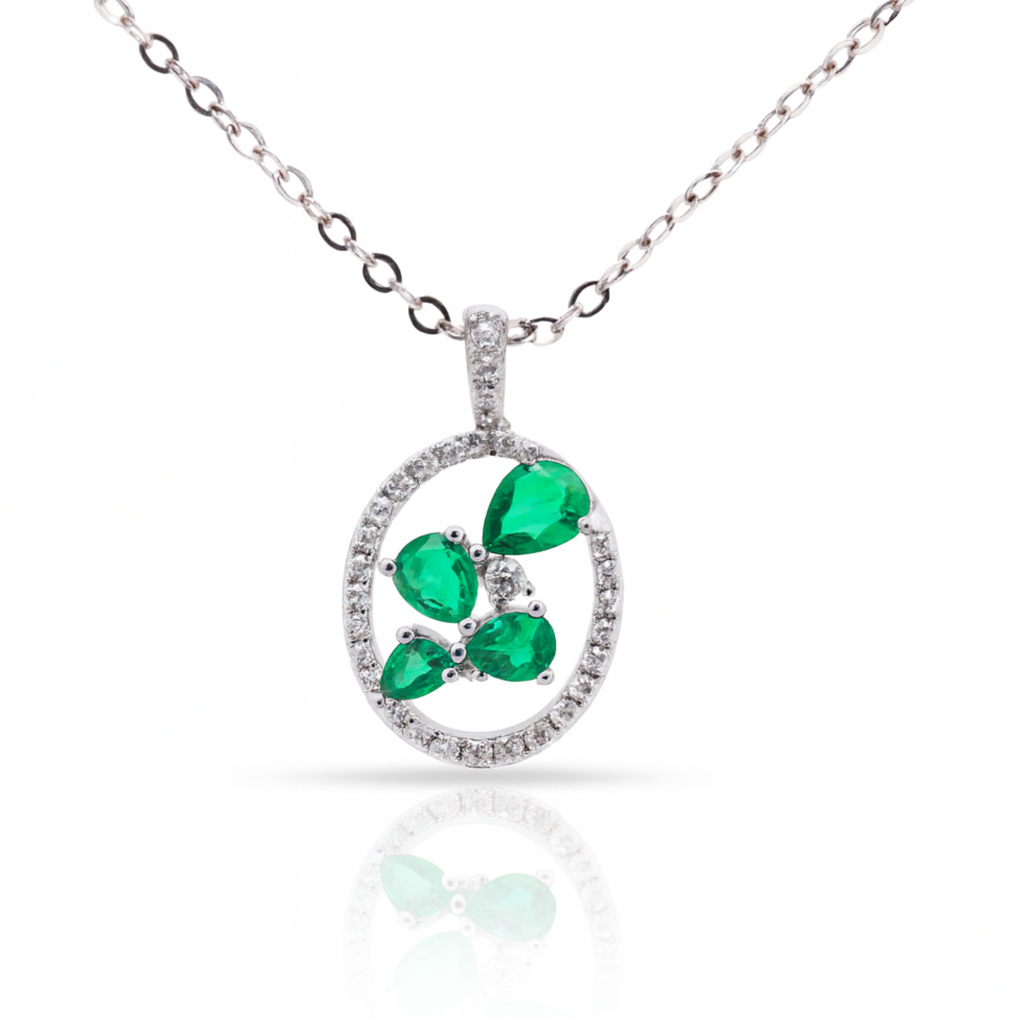 Pendentif en or blanc de forme ovale avec émeraudes