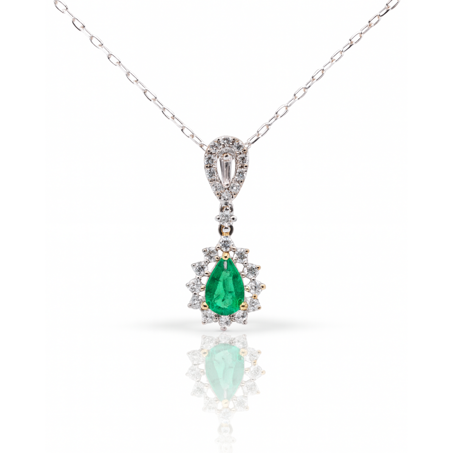 Pendentif en or blanc avec une émeraude
