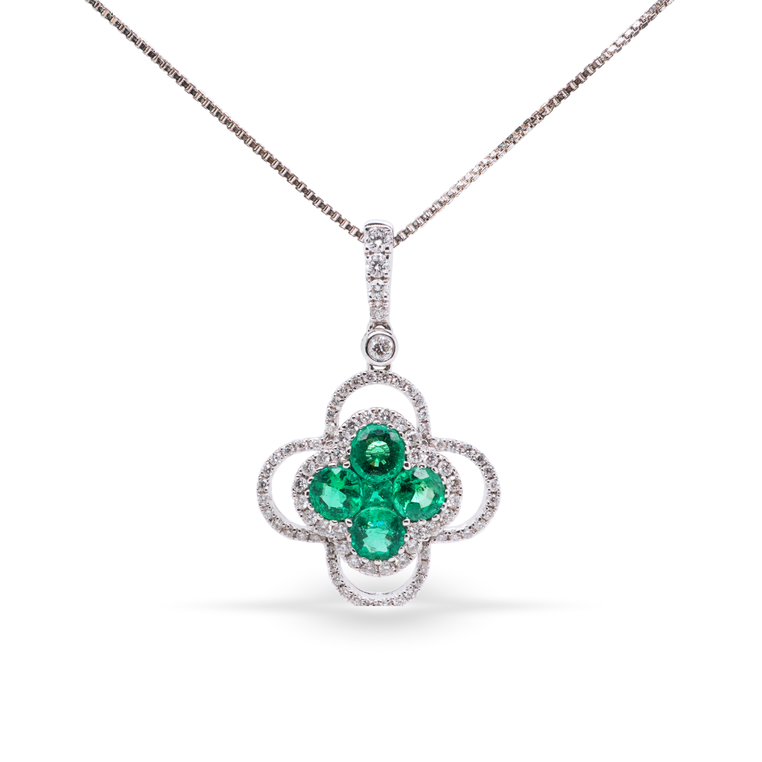 Clover Shaped 18k White Gold With Emeralds