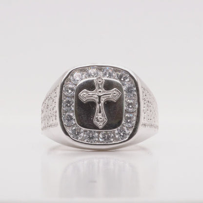 Bague en argent pour homme avec croix et pierres latérales en oxyde de zirconium